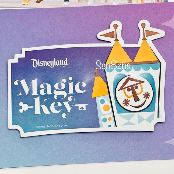 WALT DISNEY PARKS DISNEYLAND RESORT DLR MAGIC KEY HOLDER SMALL WORLD MAGNET 2024 - Picture 1 of 2
